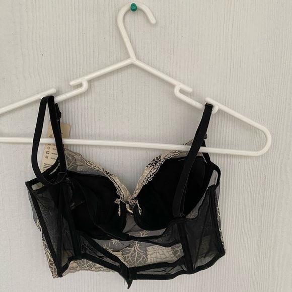 RARE Black lace bra with delicate white design - Picture 2 of 8